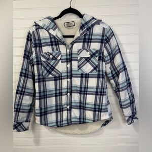 Boston Traders women’s white and purple plaid sherpa lined shacket. Size S